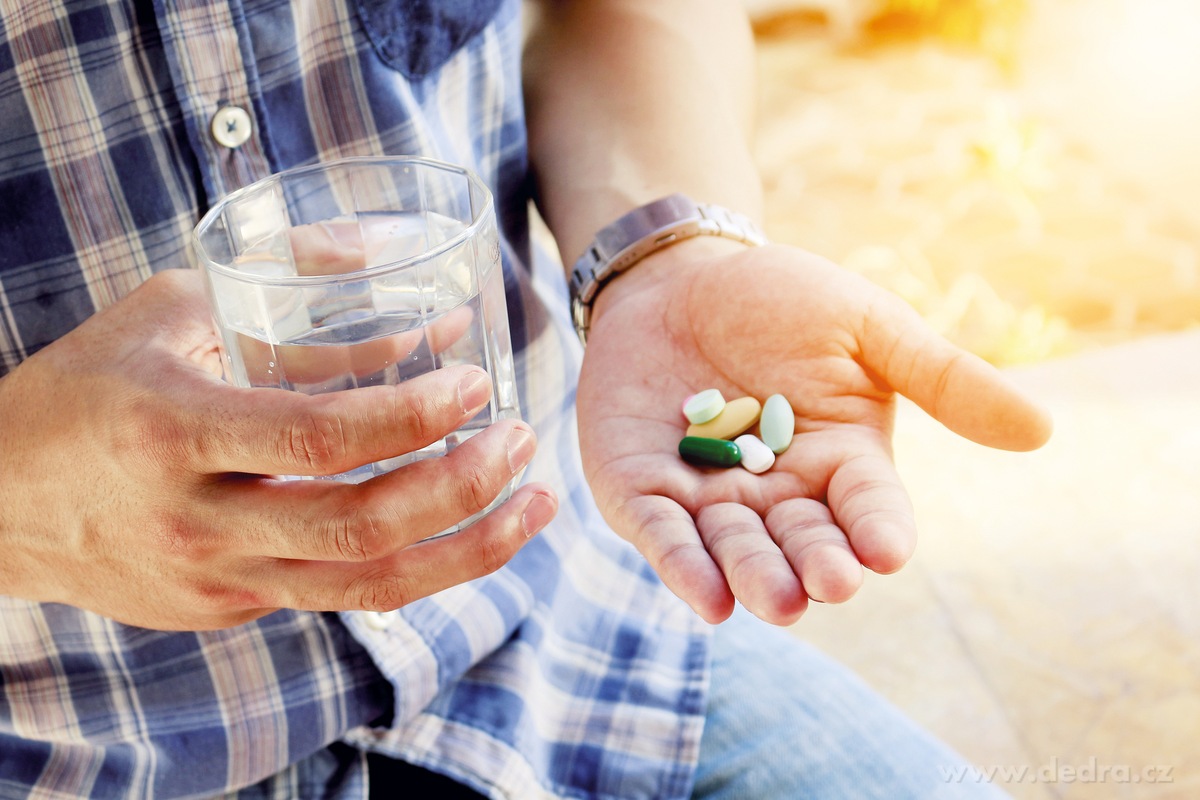 LÉKOVNÍK, Zásobník na léky s alarmem, 5 × 8 cm, Digitální připomínka dávky léků – náhled 3 | Grand Móda