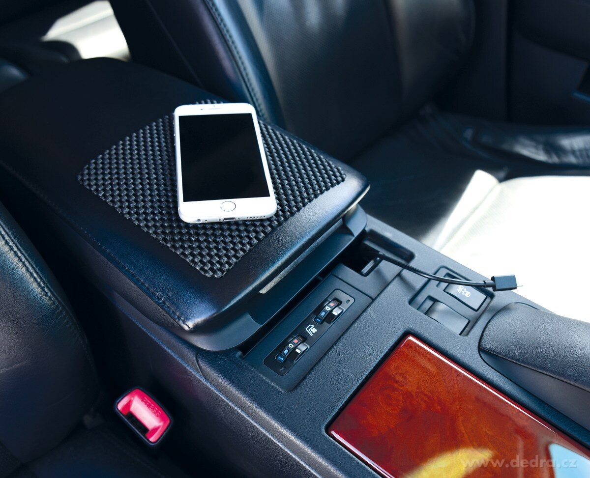 DRIVE, 2 ks NESKLOUZÁVÁTKO do auta, protiskluzová podložka 22 × 19 cm – náhled 3 | Grand Móda