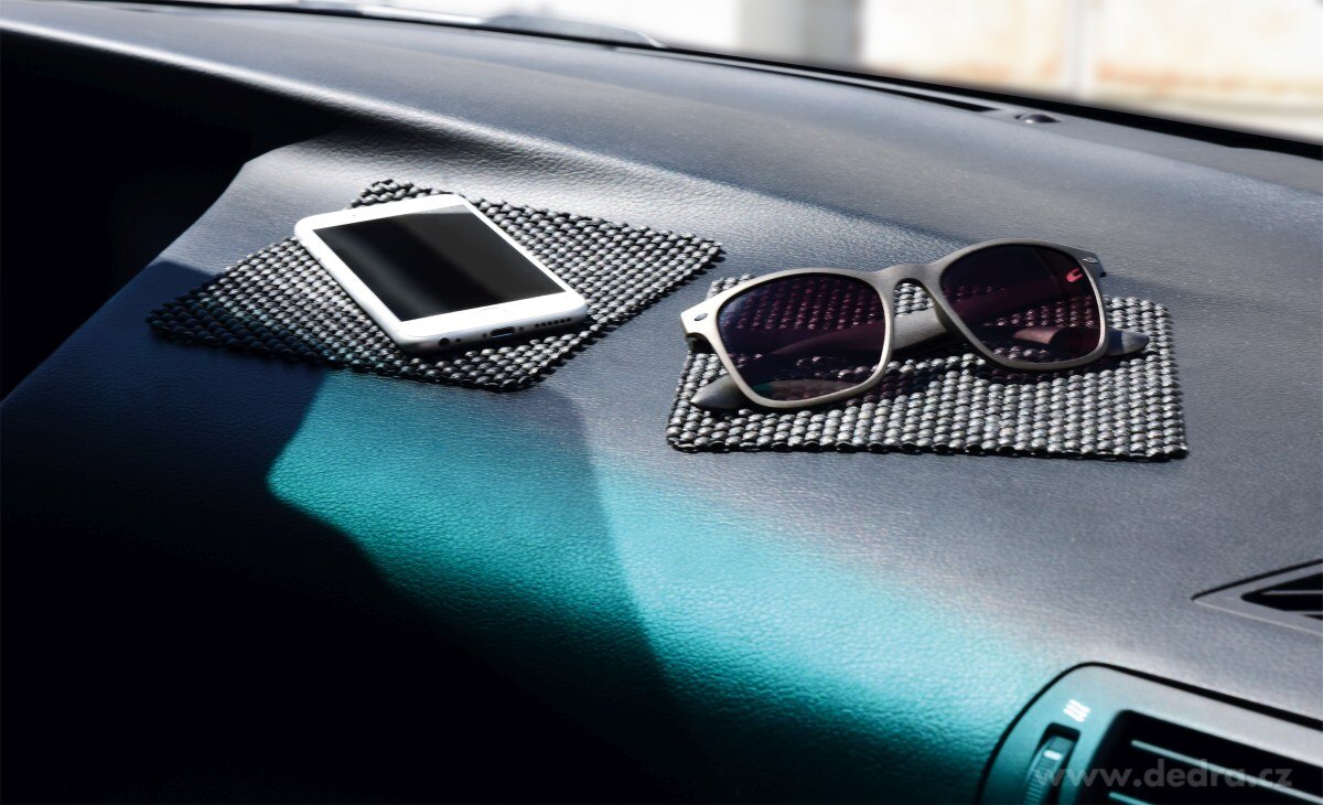 DRIVE, 2 ks NESKLOUZÁVÁTKO do auta, protiskluzová podložka 22 × 19 cm – náhled 5 | Grand Móda