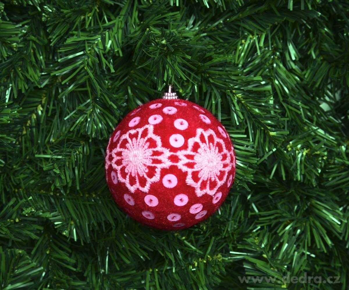 1 ks červená koule s bílou výšivkou, průměr 8, 5 cm – náhled 5 | Grand Móda