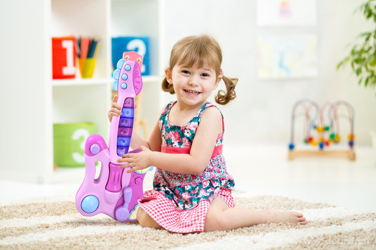 Dětská kytara, hraje, bliká a svítí – náhled 3 | Grand Móda