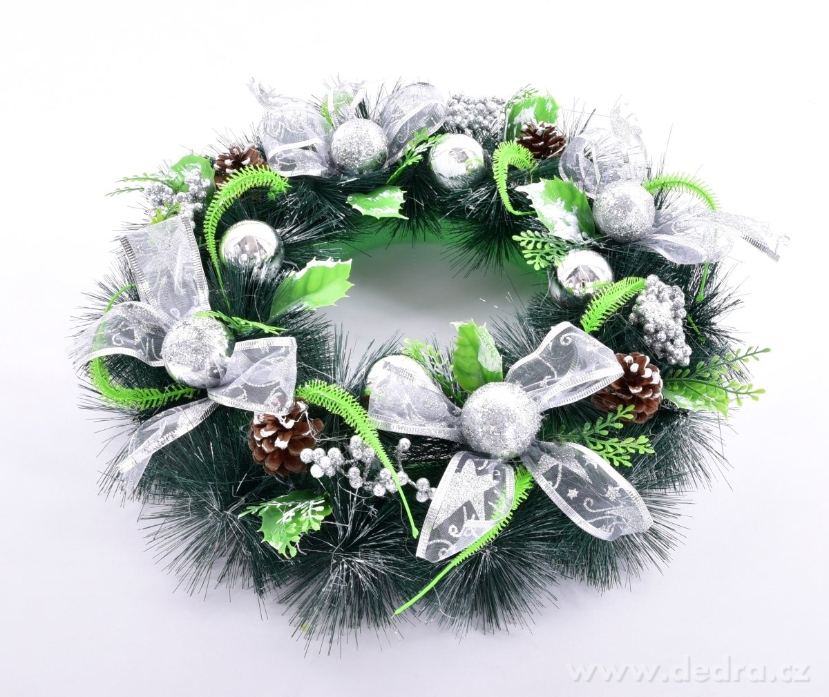 POSLEDNÍ KUSY! XL velký dekorativní věnec 38 cm, stříbrné tóny – náhled 2 | Grand Móda