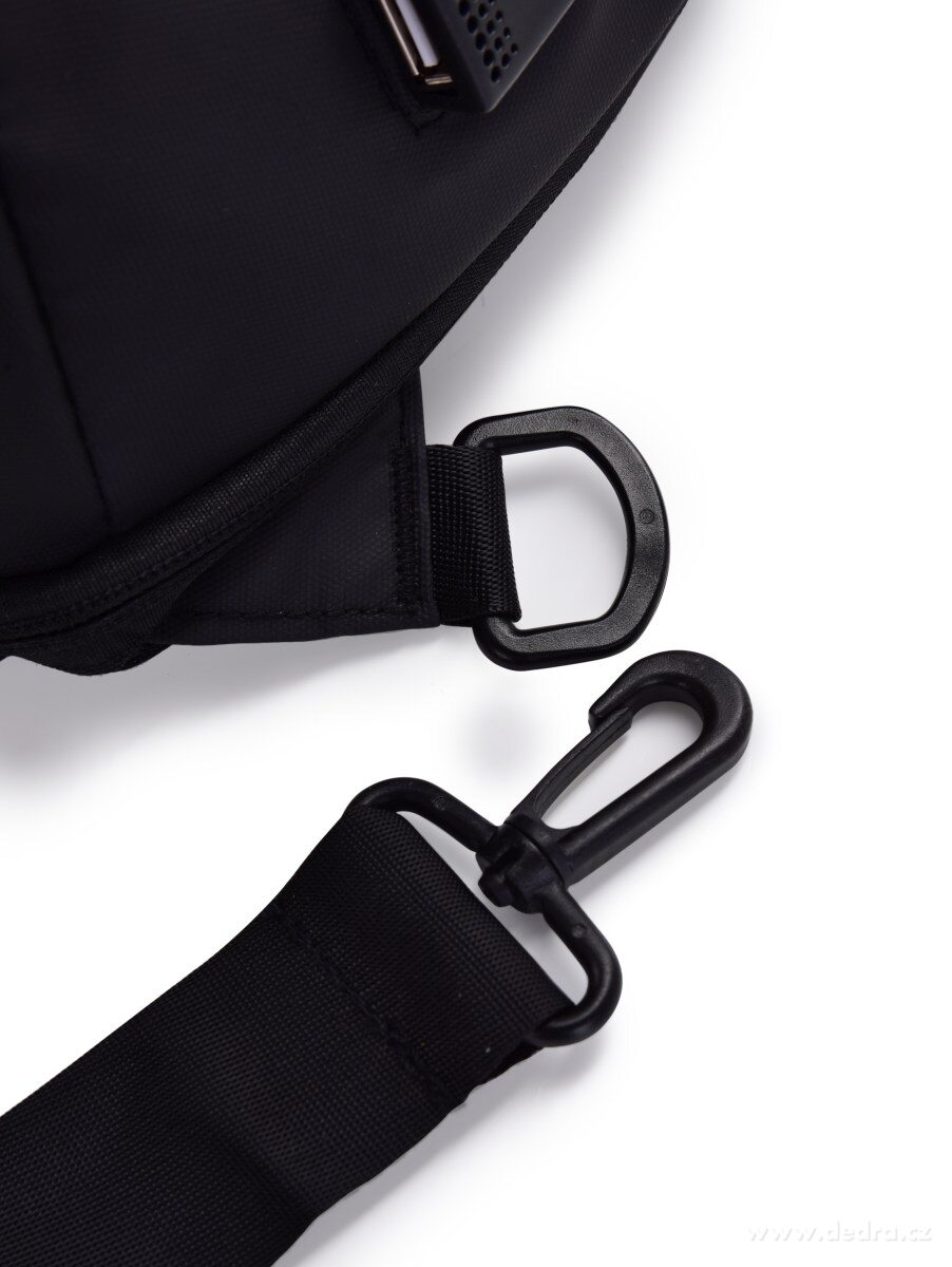 Pevný křížový batoh CITY&WALKING, s USB připojením – náhled 5 | Grand Móda