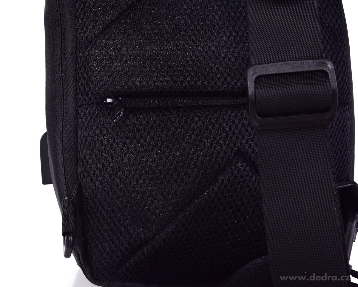 Pevný křížový batoh CITY&WALKING, s USB připojením – náhled 6 | Grand Móda