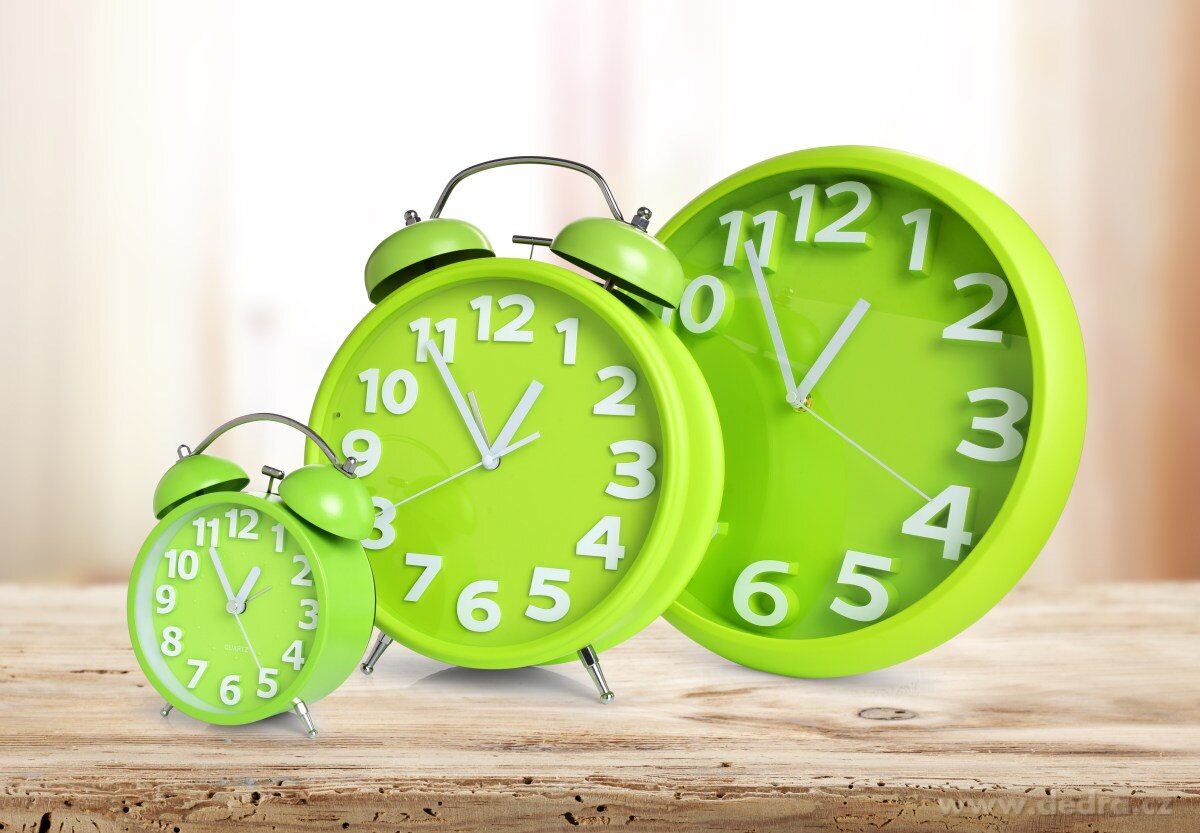 30 cm RETROBUDÍK GIGANT 2v1, stojací i závěsný, na baterie – náhled 3 | Grand Móda