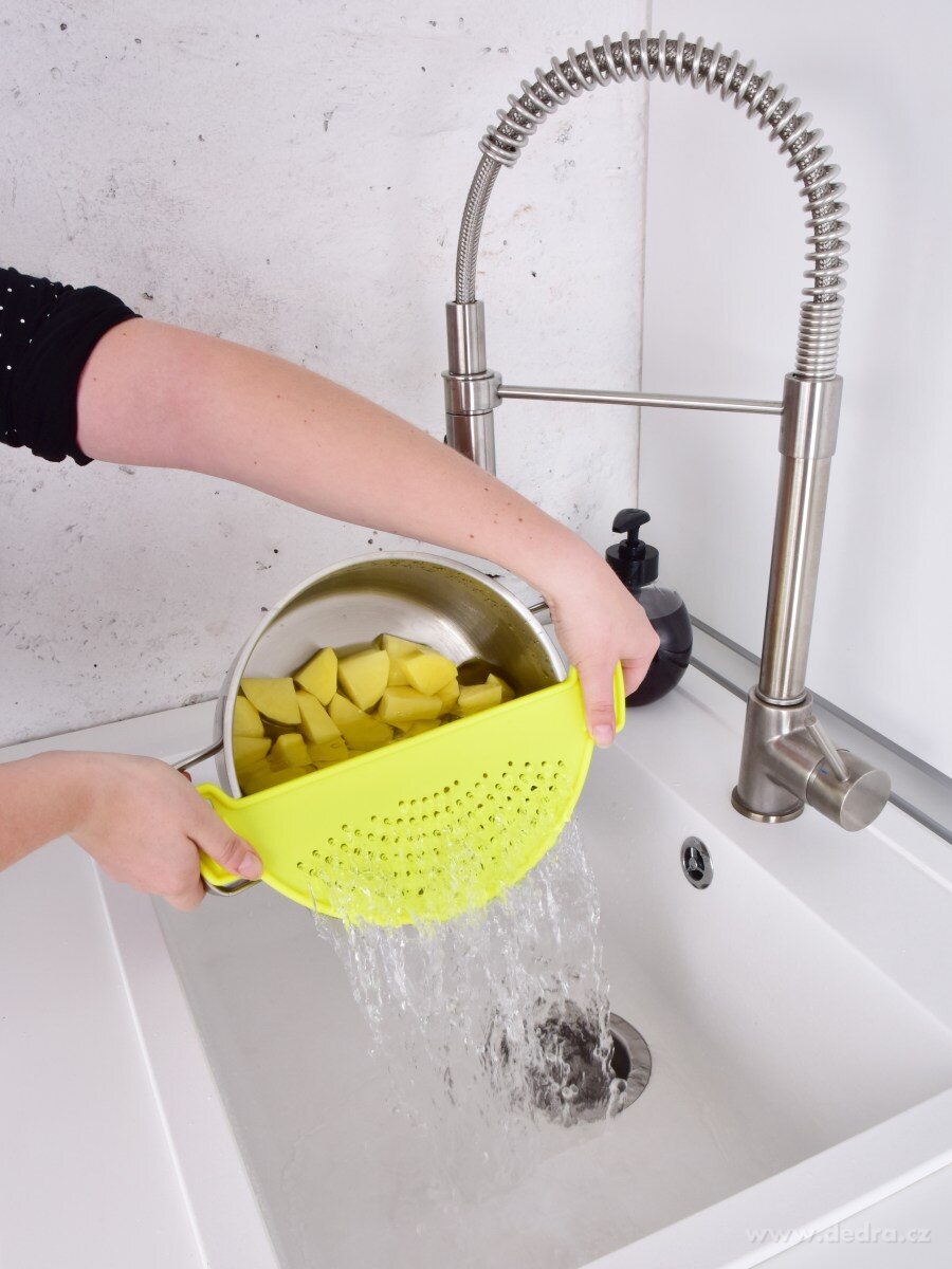 CEDÍTKO, přídavný cedník na hrnec pro slévání vody, 28, 5 cm | Vychytávky | Grand Móda