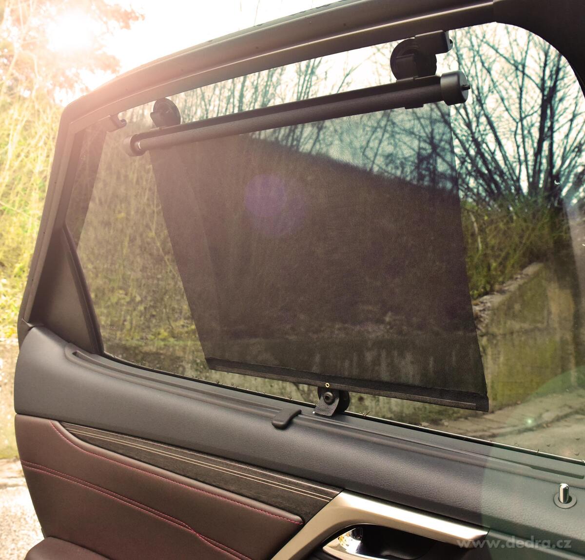 DRIVE, stínící roleta do auta s aretací, univerzální přísavky & suchý zip, 40 × 47 cm – náhled 3 | Grand Móda