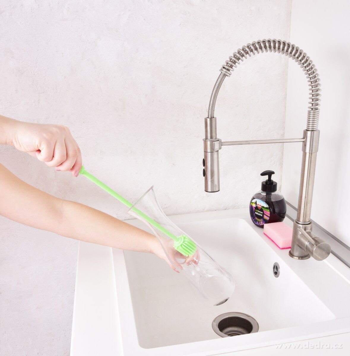 "DOŽIVOTNÍ" KARTÁČ silikonový čisticí kartáč na lahve – náhled 3 | Grand Móda