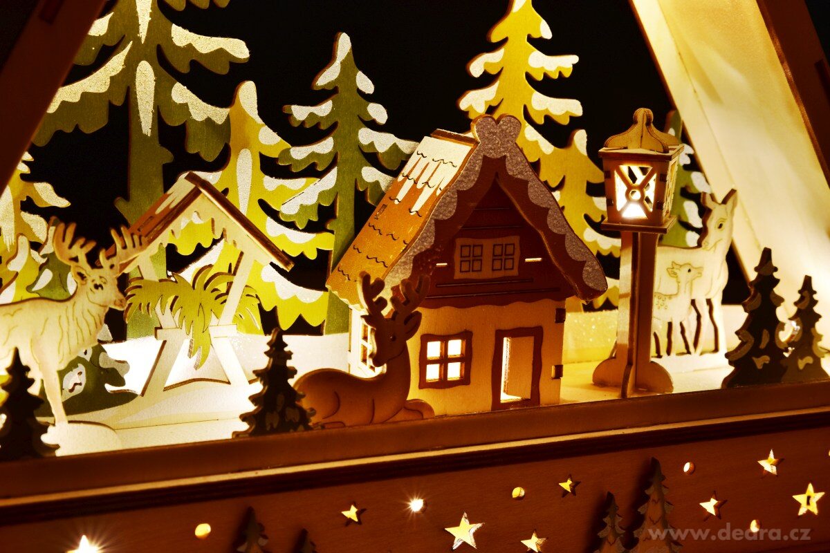 HORSKÉ LESNÍ ZÁTIŠÍ, dřevěná LED dekorace se zasněženou scenérií, šířka 35 cm – náhled 2 | Grand Móda