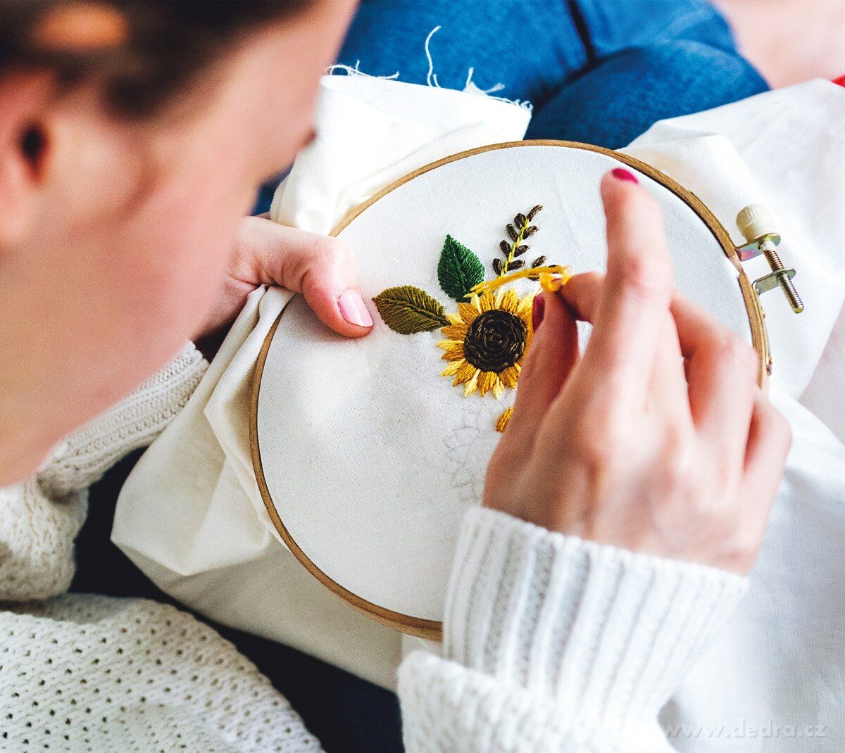 110 KS sada silných vyšívacích bavlnek & jehel – náhled 3 | Grand Móda