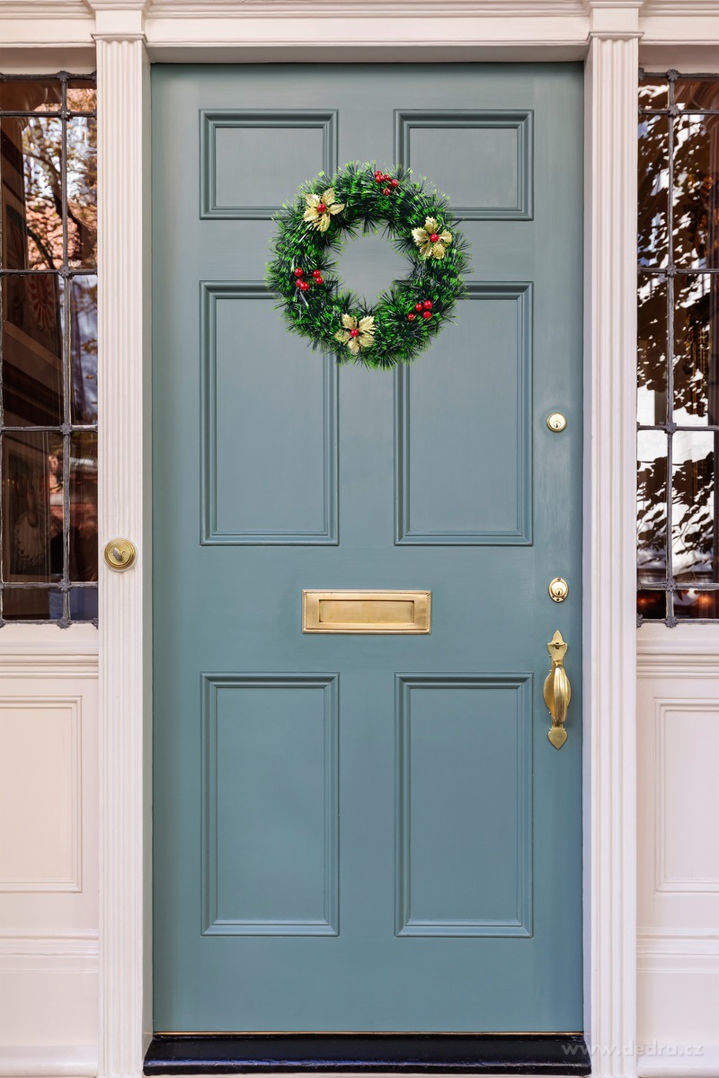VÁNOČNÍ VĚNEC, zelený se zlatými květy & červenými bobulemi, dekorace na stůl & dveře, Ø 30 cm – náhled 3 | Grand Móda