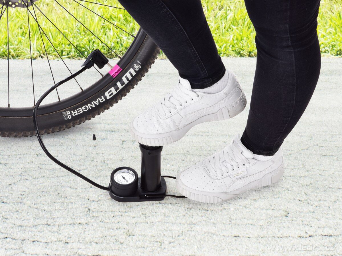 DRIVE, Nožní nafukovací pumpa s manometrem, dvojitá hlava & 11 BAR – náhled 3 | Grand Móda