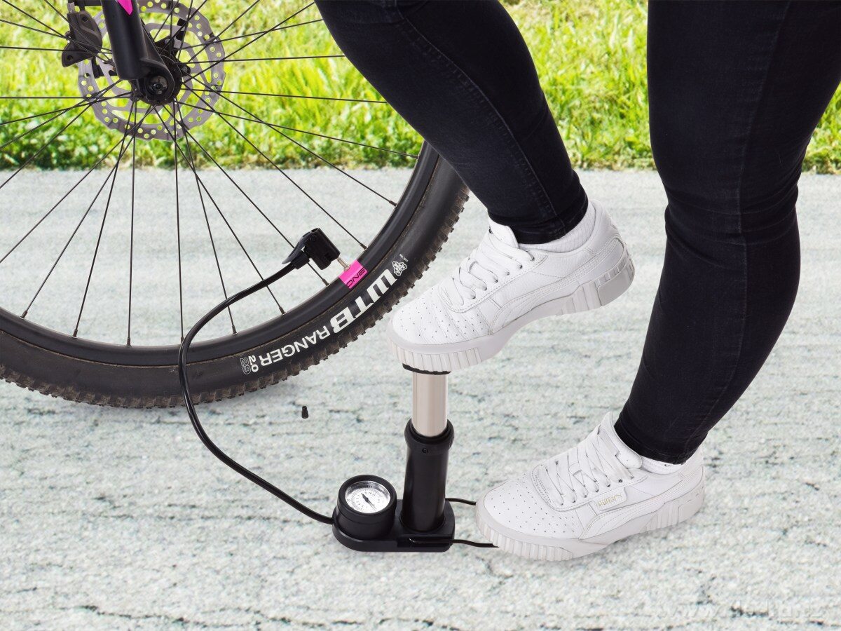 DRIVE, Nožní nafukovací pumpa s manometrem, dvojitá hlava & 11 BAR – náhled 5 | Grand Móda