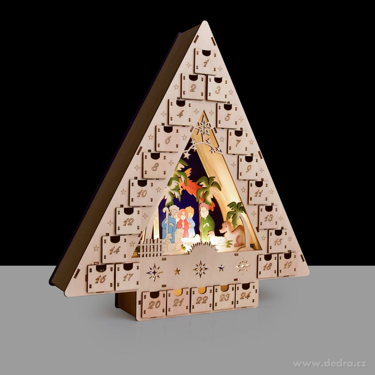BETLÉMSKÝ STROM, LED adventní kalendář se scénou Betléma, 24 zásuvek, výška 41 cm | Svítící LED dekorace | Grand Móda