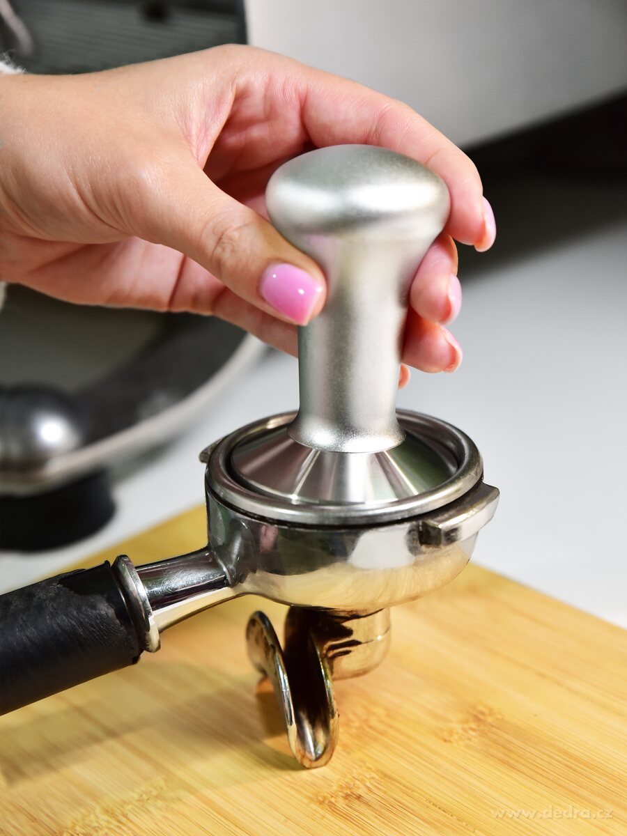 BARISTA, masivní nerezový tamper na kávu Ø 5, 8 cm, pěchovač kávy do páky espressa – náhled 3 | Grand Móda