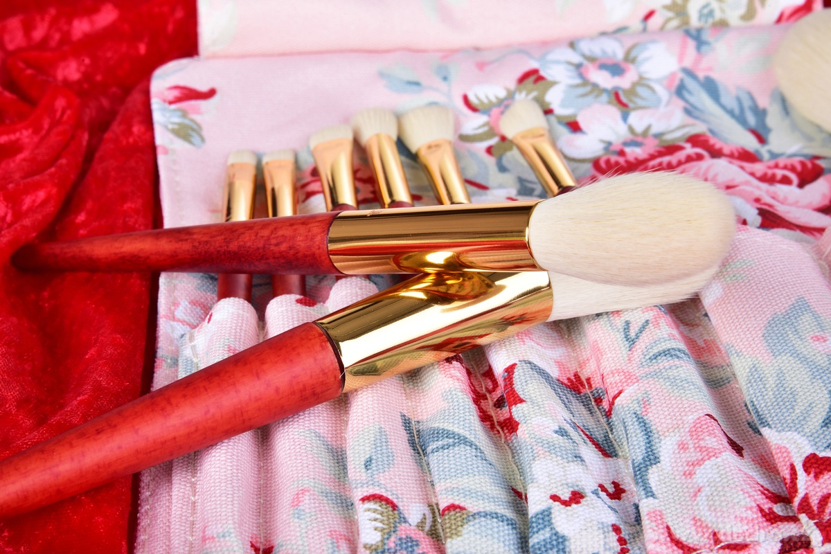 BEAUTY, 9 ks profesionálních přírodních štětců na make-up, s látkovým pouzdrem, sada pro líčení, růžová – náhled 4 | Grand Móda