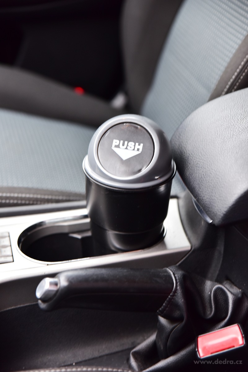 DRIVE, Odpadkový koš do auta s víkem PUSH, 670 ml, do držáku na nápoje | Autodoplňky | Grand Móda