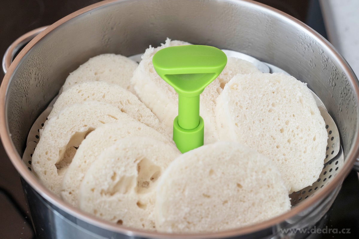 NAPAŘÁTOR, 22 cm nerezový napařovací cedník s teleskopickou rukojetí, průměr 14–22 cm – náhled 3 | Grand Móda