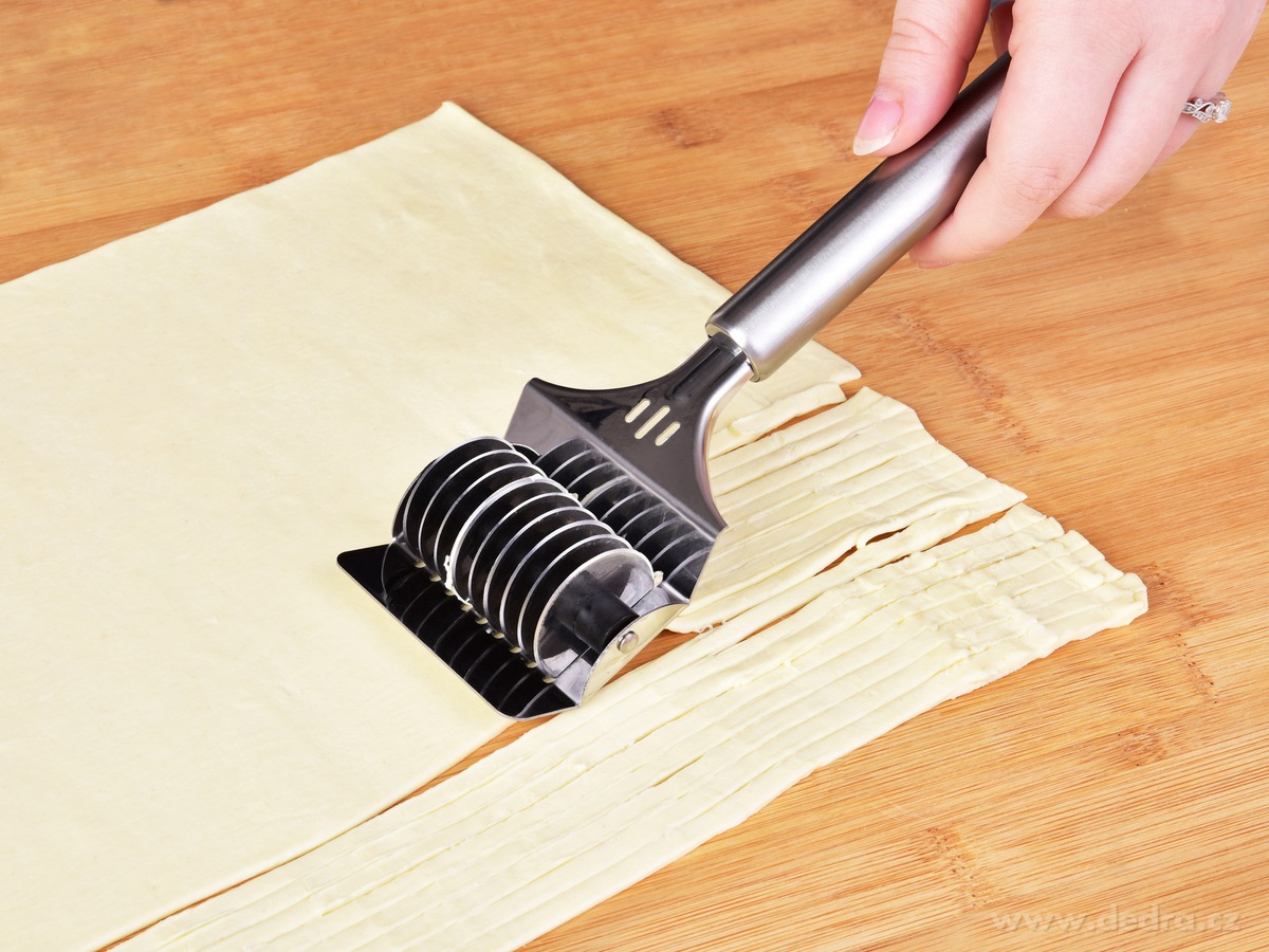 GOURMET, Nerezový kráječ na nudle a těstoviny, 21 cm, 9 kulatých břitů | Struhadla a kráječe | Grand Móda