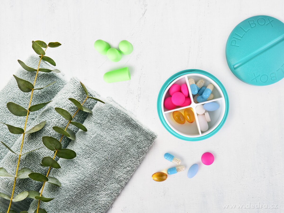 LÉKOVNÍK, Zásobník na léky a vitamíny, 4 přihrádky + špunty do uší – náhled 3 | Grand Móda