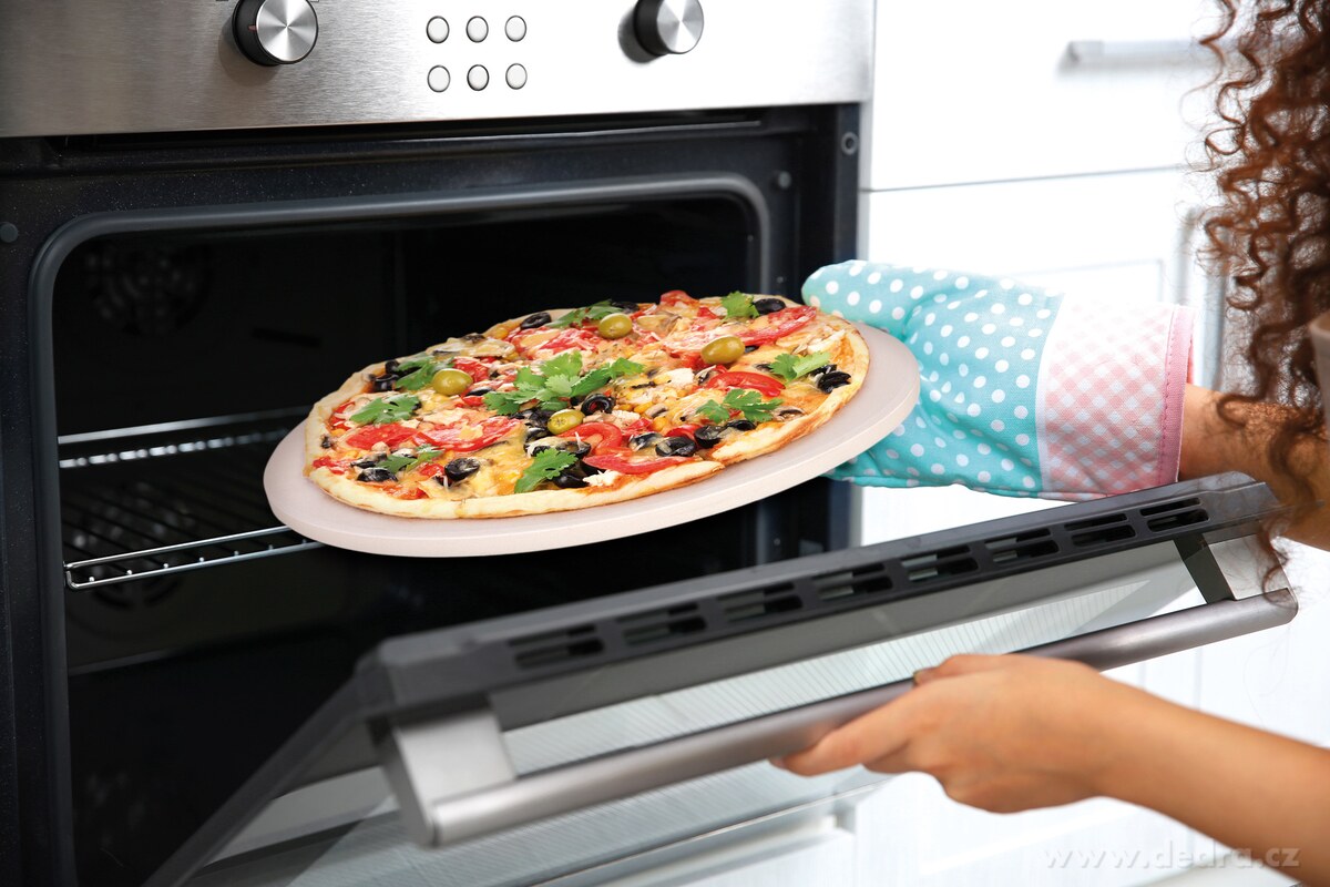 PIZZA SET 2v1, pečicí kordieritový kámen 34 cm + pizza nůž 30 cm, vhodné i na chléb – náhled 3 | Grand Móda