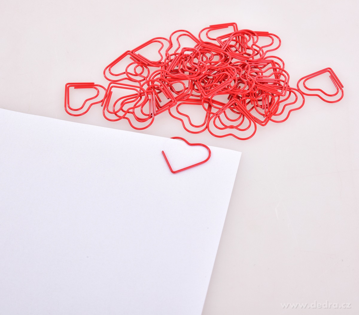 OFFICE | 40 ks kancel├í┼Ösk├ę sponky ve tvaru srdce | ─Źerven├ę kovov├ę | dekorativn├ş - obr├ízek 3 | Kancel├í┼Ösk├ę pot┼Öeby | Grand M├│da