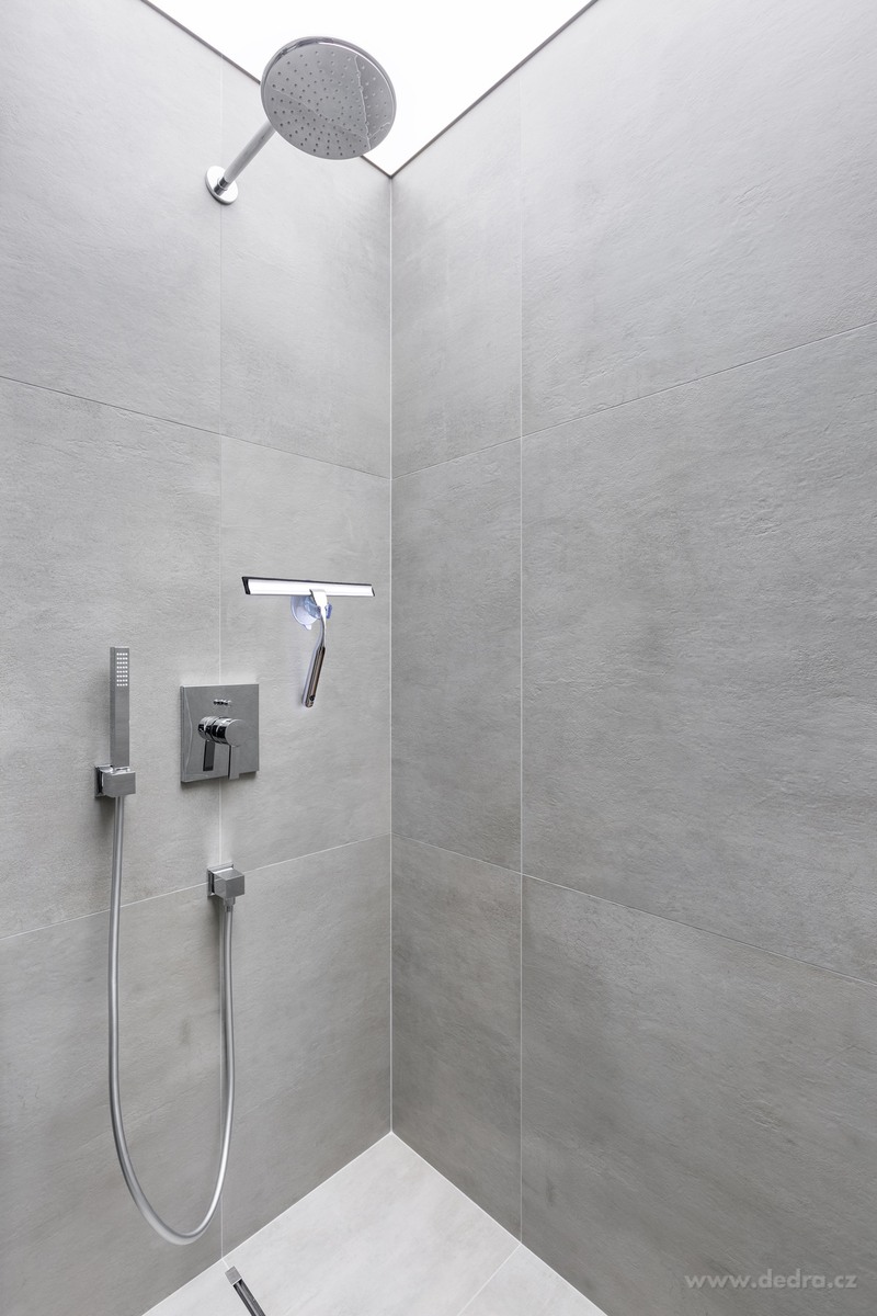 PRAKTIK, Stěrka na okna & hladké povrchy s úchytem na zavěšení, 25 cm – náhled 4 | Grand Móda