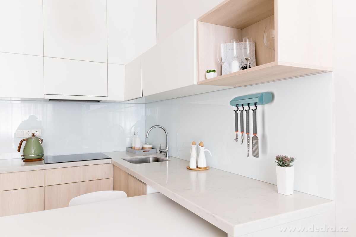 CHEF kuchyňský věšák s 8 háčky, Variabilní uspořádání a samolepicí uchycení bez vrtání – náhled 3 | Grand Móda