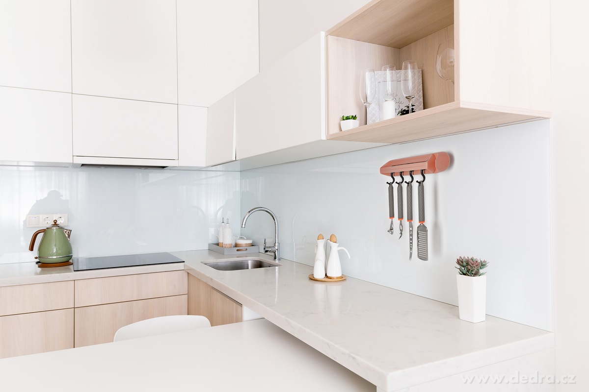 CHEF kuchyňský věšák s 8 háčky, Variabilní uspořádání a samolepicí uchycení bez vrtání – náhled 3 | Grand Móda