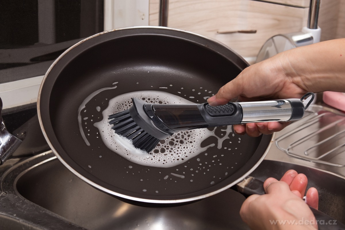 PĚNOKARTÁČ AQUATIX®, 4v1 set kartáčů a houbiček s dávkovačem – náhled 3 | Grand Móda