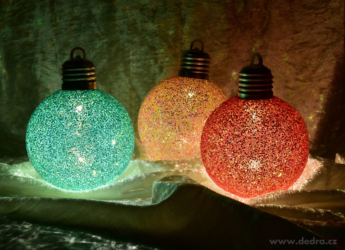 RUBÍNOVÉ SVĚTLO, LED světelná koule s flitry, 8 cm – náhled 4 | Grand Móda