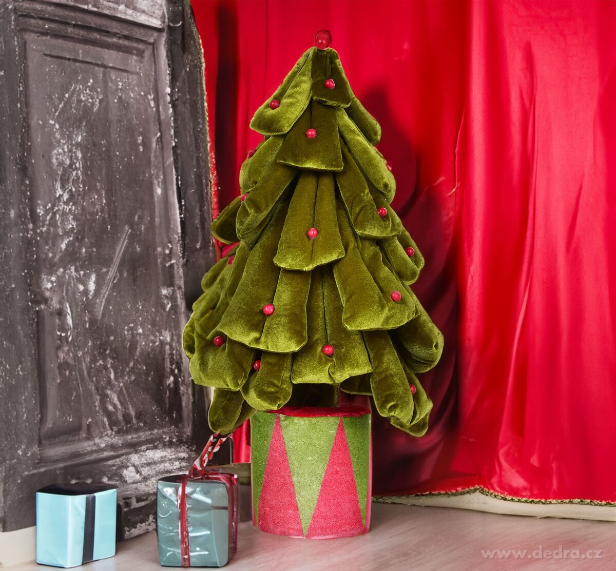 SAMETOVÝ KLAUNÍK, velurový vánoční stromek s kouličkami, 50 cm – náhled 3 | Grand Móda
