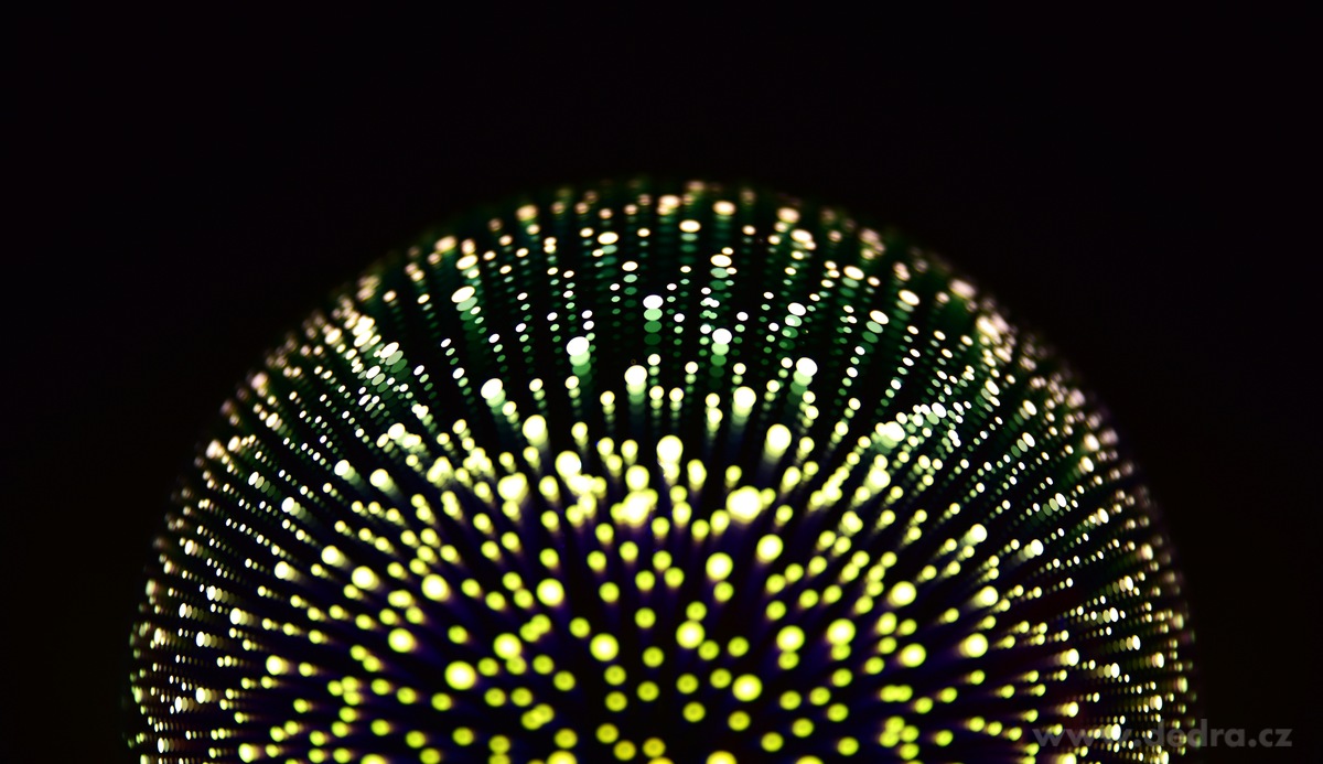 14 cm světelná LED skleněná koule, stojací – náhled 4 | Grand Móda