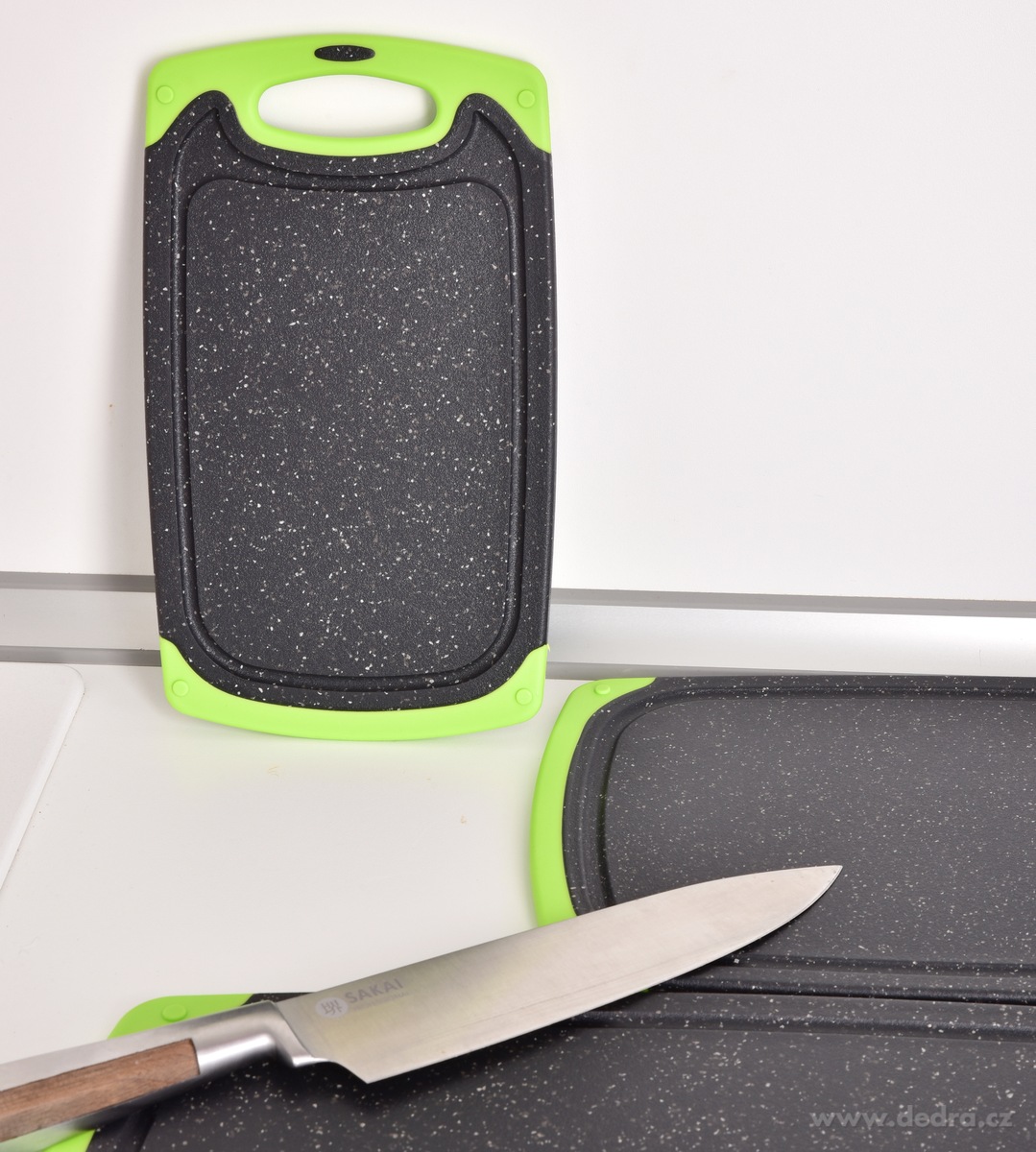 GOURMET, sada 3 oboustranných plastových prkének s protiskluzovým okrajem, zeleno-černá – náhled 3 | Grand Móda