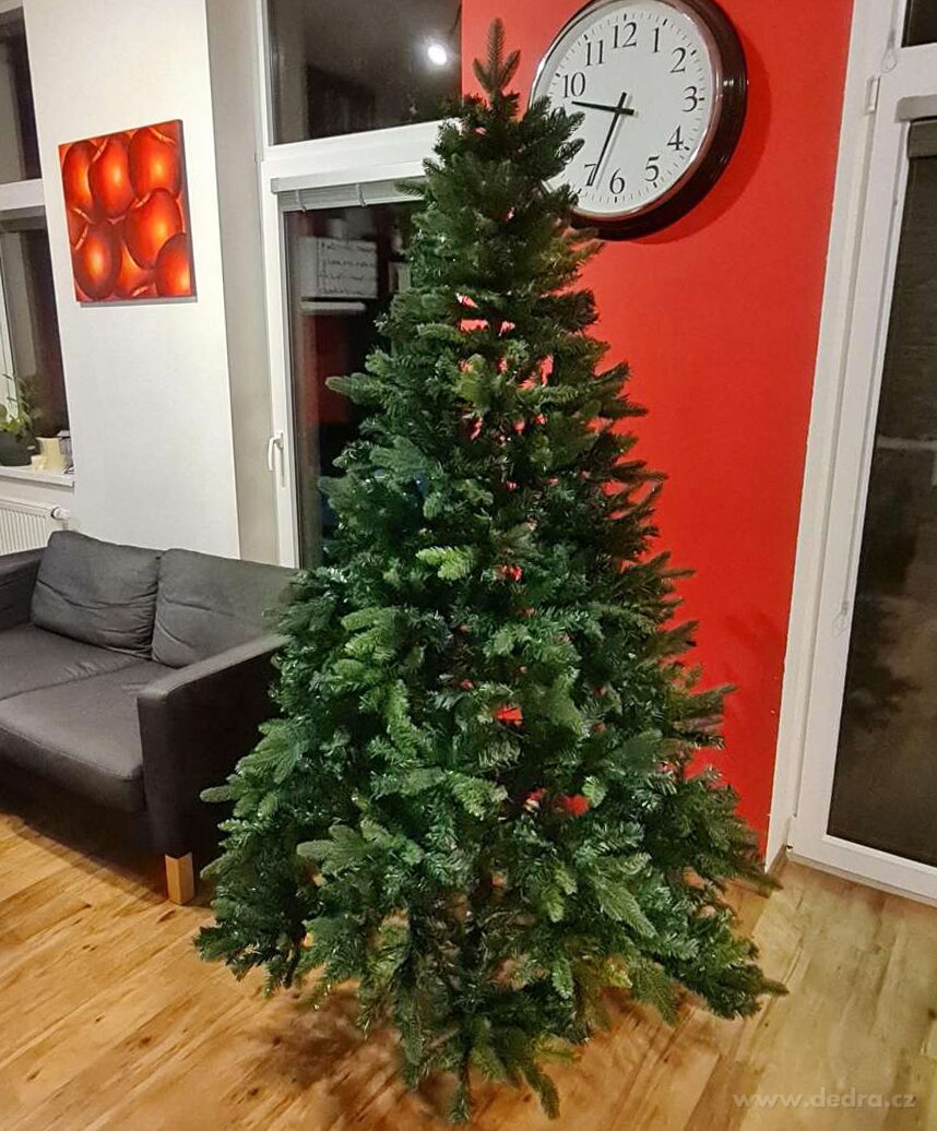 ZELEN├ü JEDLE CEREMONY SE ┼áI┼áKAMI | 210 cm um─Ťl├Ż v├íno─Źn├ş stromek se stojanem | 3D v─Ťtve & realistick├ę ┼íi┼íky - obr├ízek 5 | Dekorace | Grand M├│da