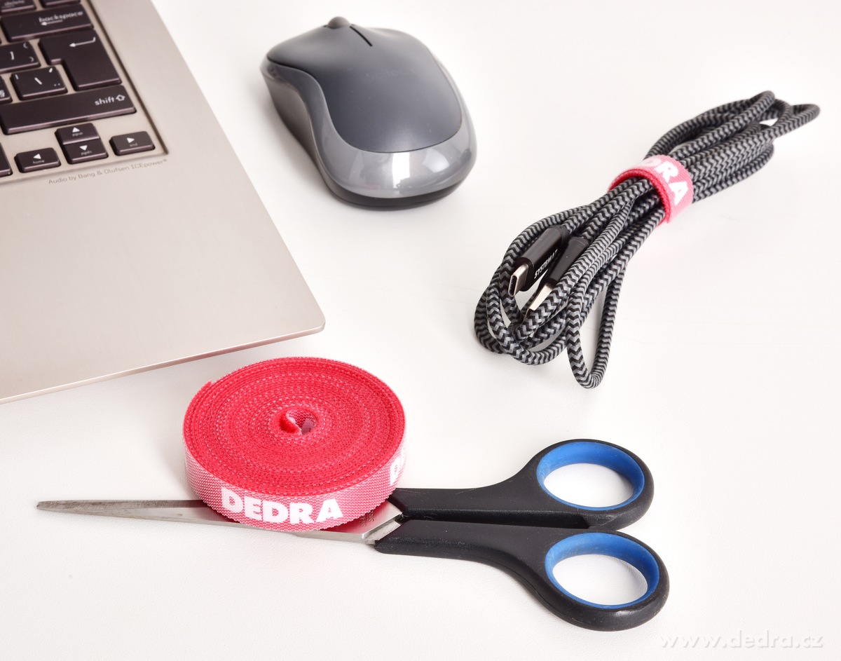 OFFICE | Organiz├ęr kabel┼» na such├Ż zip s logem | 3 m stahovac├ş p├íska na kabely | opakovan─Ť pou┼żiteln├í - obr├ízek 3 | Vychyt├ívky | Grand M├│da