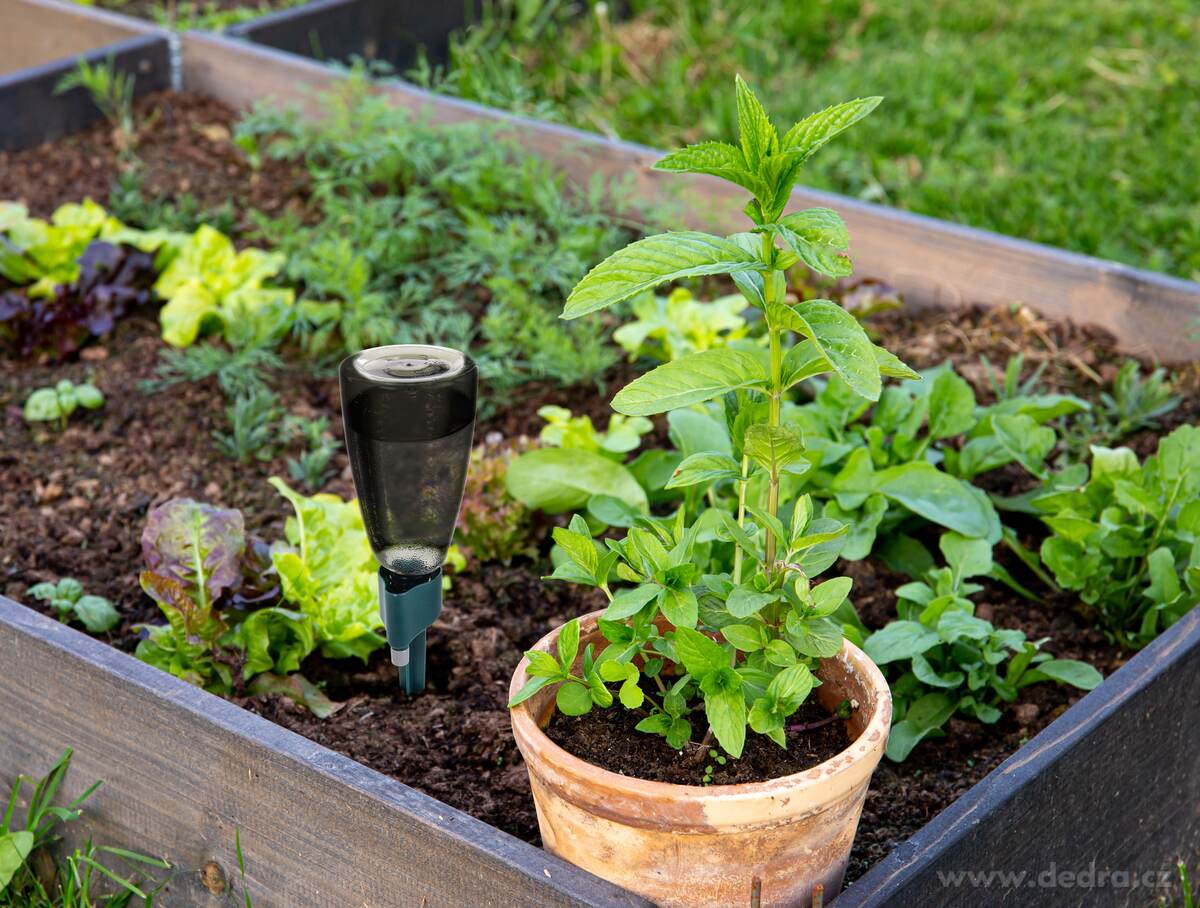 GoEco┬« | samozavla┼żovac├ş hrot pro kv─Ťtiny | PET lahev + kapkov├í z├ívlaha | 500 ml - obr├ízek 3 | Ostatn├ş pom┼»cky | Grand M├│da