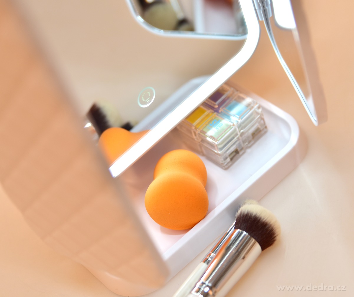 BEAUTY | kouzeln├ę skl├ídac├ş zrcadlo s LED osv─Ťtlen├şm | USB dob├şjen├ş | zv─Ťt┼íovac├ş zrc├ítka | na stojanu - obr├ízek 3 | L├ş─Źen├ş a make up | Grand M├│da