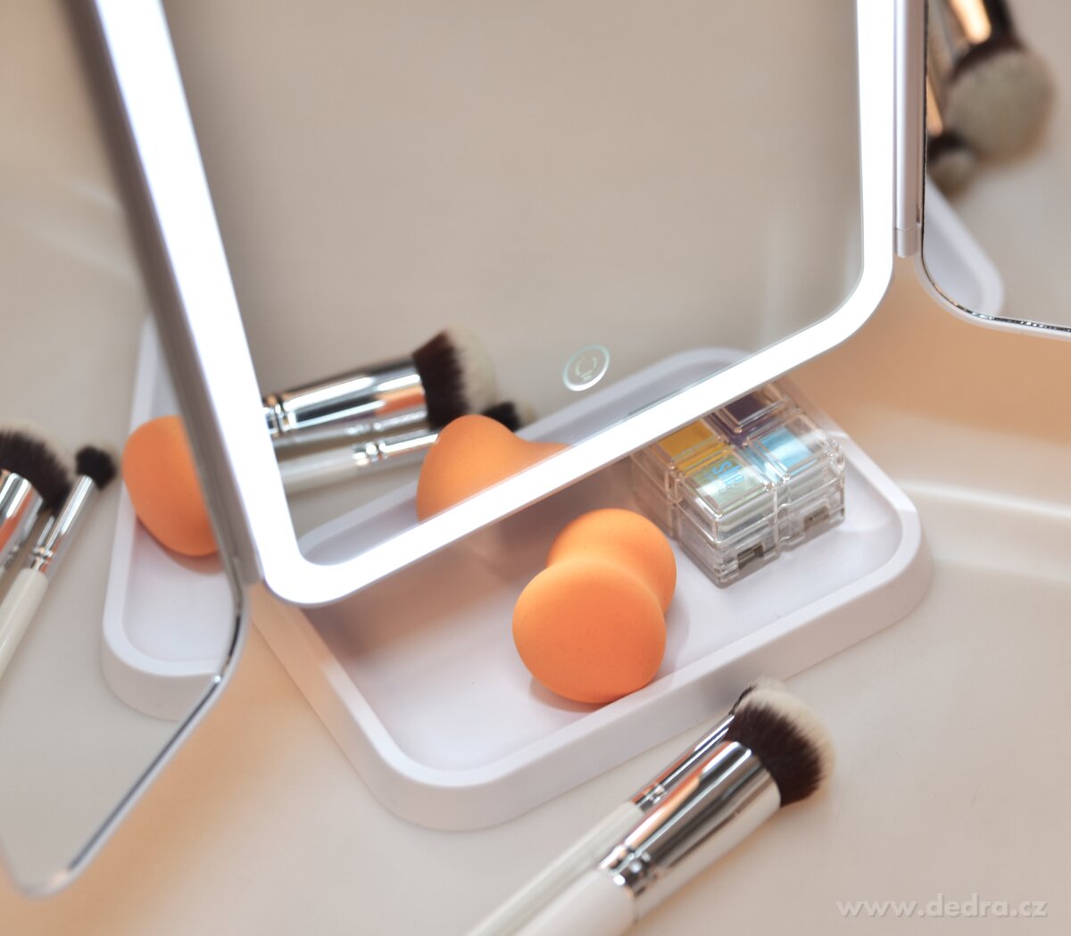 BEAUTY | kouzeln├ę skl├ídac├ş zrcadlo s LED osv─Ťtlen├şm | USB dob├şjen├ş | zv─Ťt┼íovac├ş zrc├ítka | na stojanu - obr├ízek 5 | L├ş─Źen├ş a make up | Grand M├│da