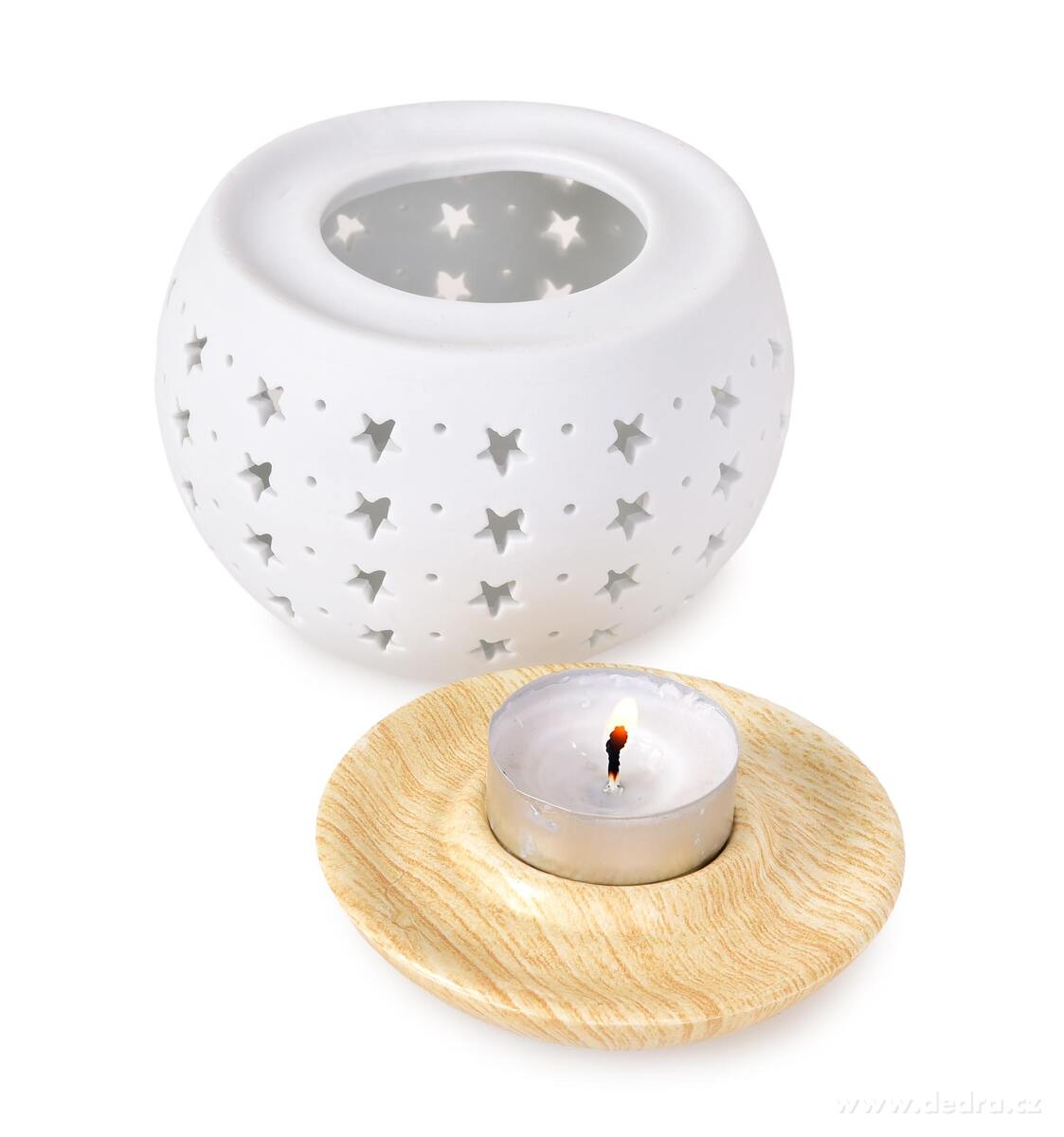 LUCENTA | Kulat├í aromalampa s hv─Ťzdn├Żm dekorem | matn├í b├şl├í glazura & d┼Öev─Ťn├Ż podstavec - obr├ízek 6 | Aromalampy | Grand M├│da