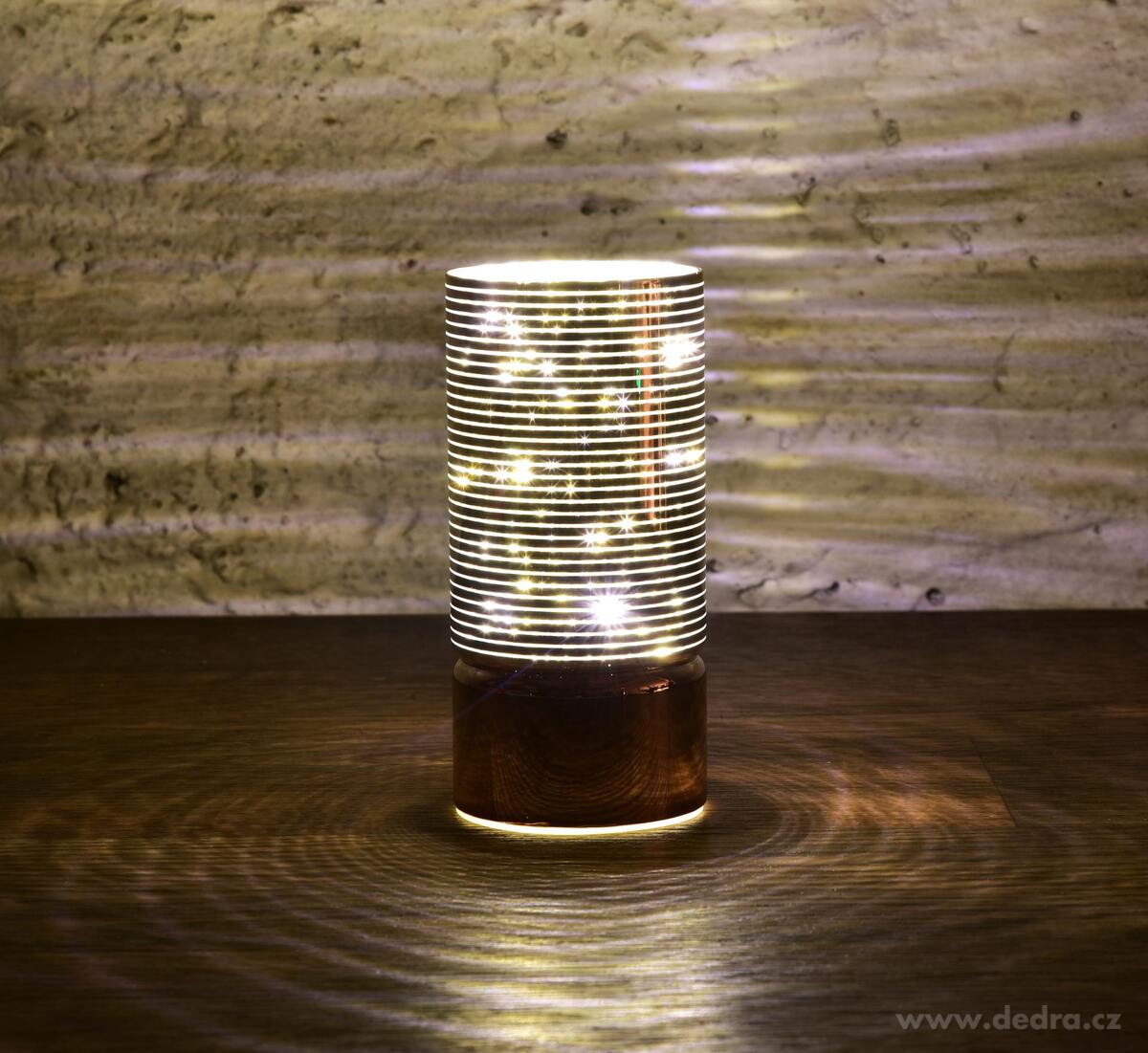 ILUMINÉ, 15 cm skleněný svícen s LED osvětlením, lesklý béžový dekor