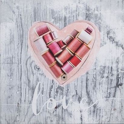 3D trojrozměrné červené srdce se špulkami nitek uvnitř | Nástďnné obrazy | Grand Móda