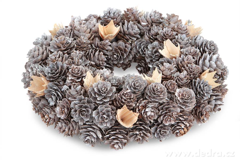 Dekorativní věnec proutěný, z postříbřených šišek – náhled 2 | Grand Móda