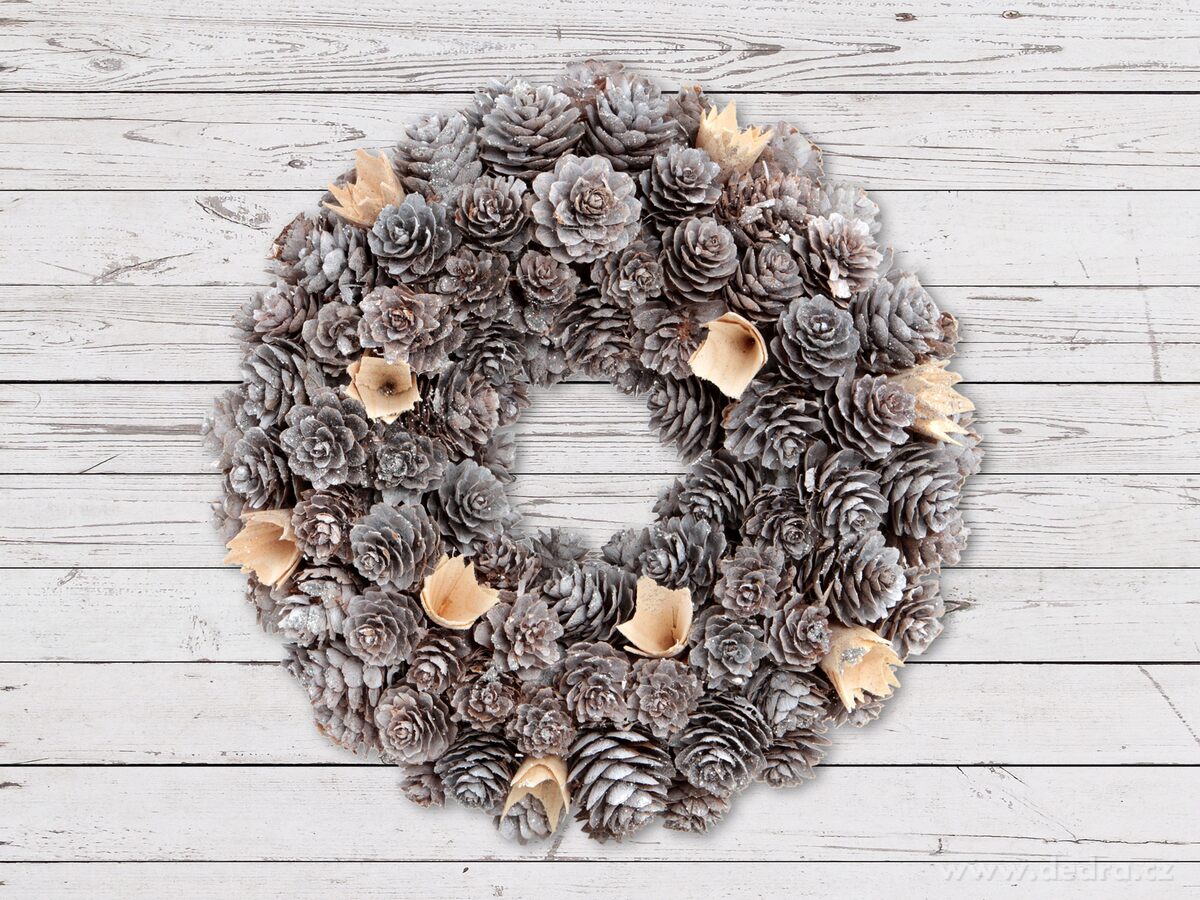 Dekorativní věnec proutěný, z postříbřených šišek – náhled 3 | Grand Móda