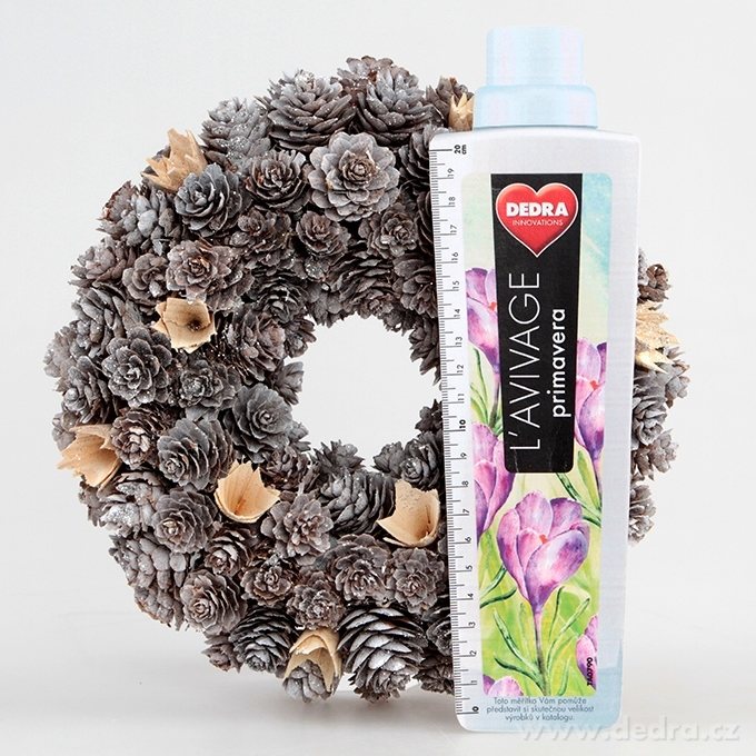 Dekorativní věnec proutěný, z postříbřených šišek – náhled 5 | Grand Móda