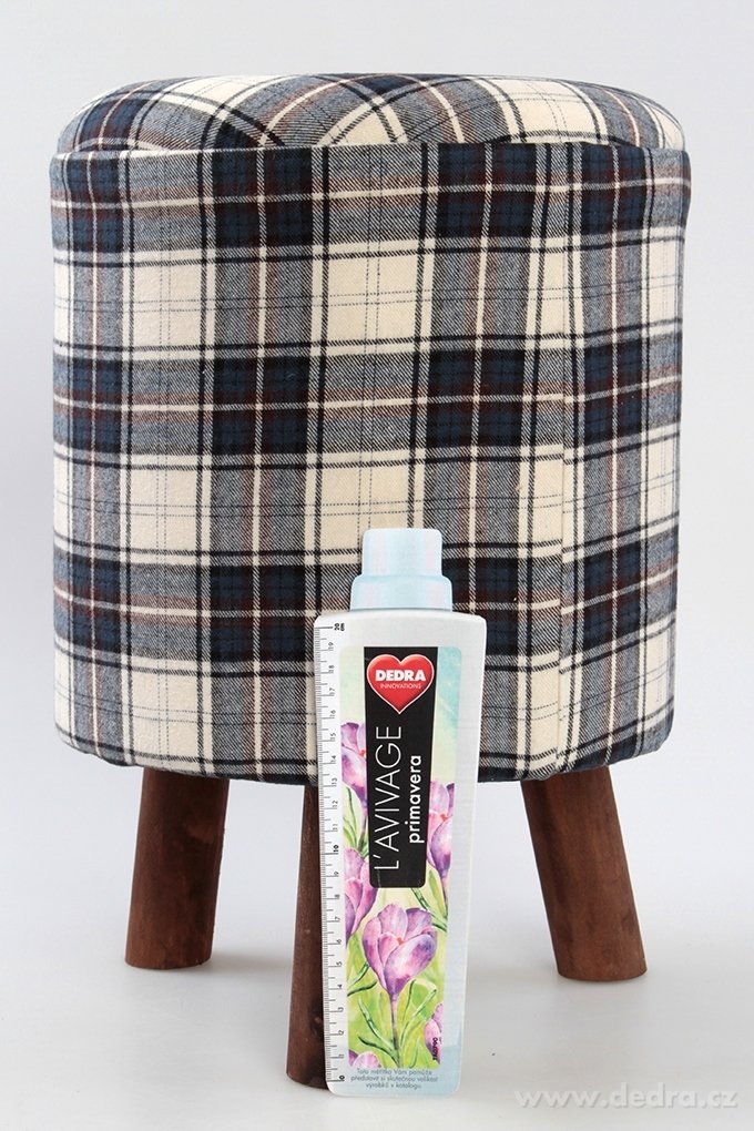 Taburet TROJNOŽKA s vyšším sedákem – náhled 2 | Grand Móda