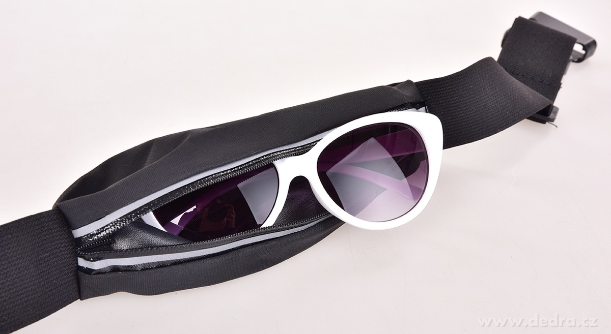 FC SPORT | elastick├ę ─Źern├ę pouzdro na b─Ťh├ín├ş kolem pasu | nepromokav├ę, s reflexn├ş p├ískou & otvorem na sluch├ítka - obr├ízek 2 | Batohy a ledvinky | Grand M├│da