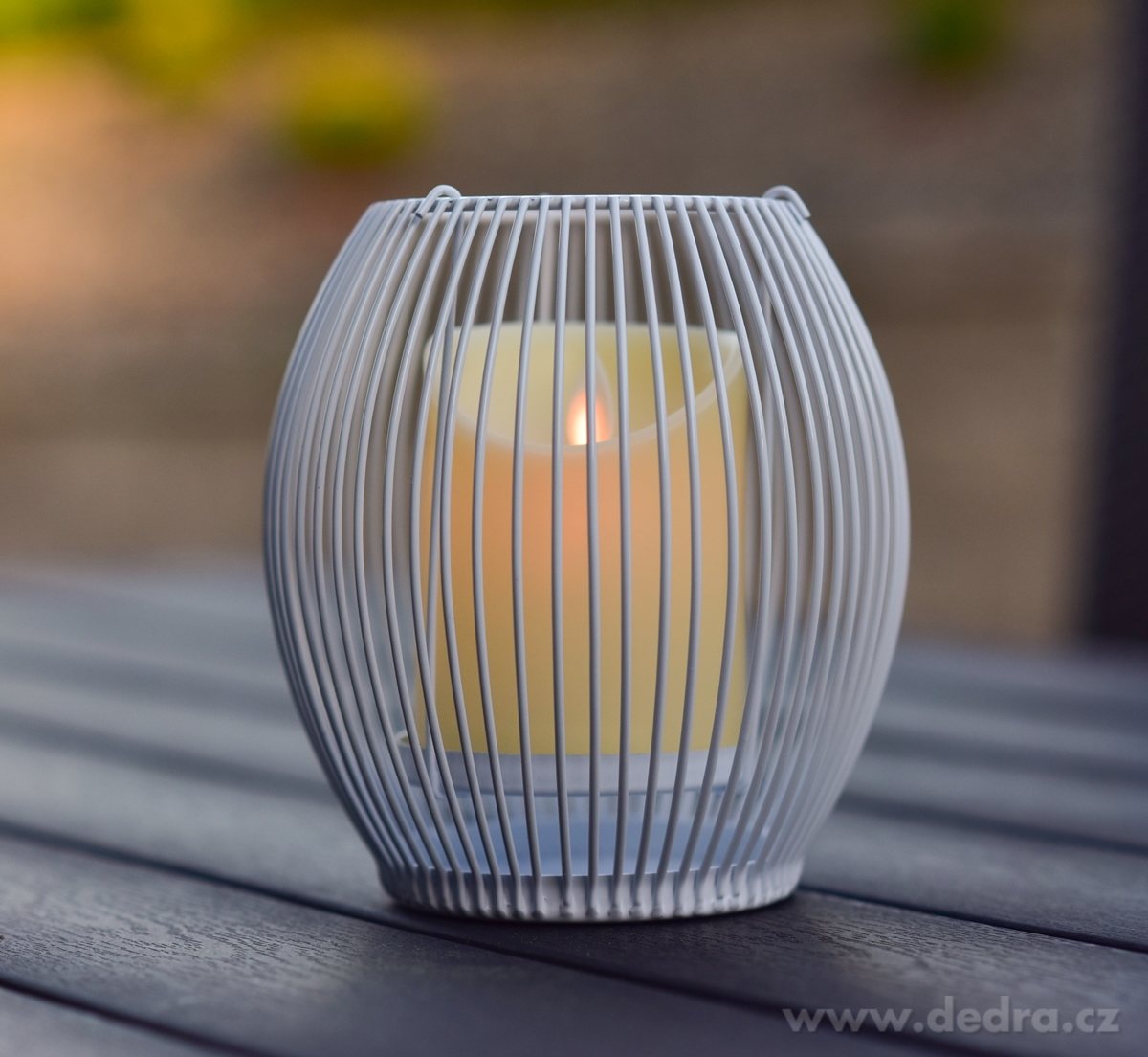 Kovový svícen na velké svíce, mřížkovaný