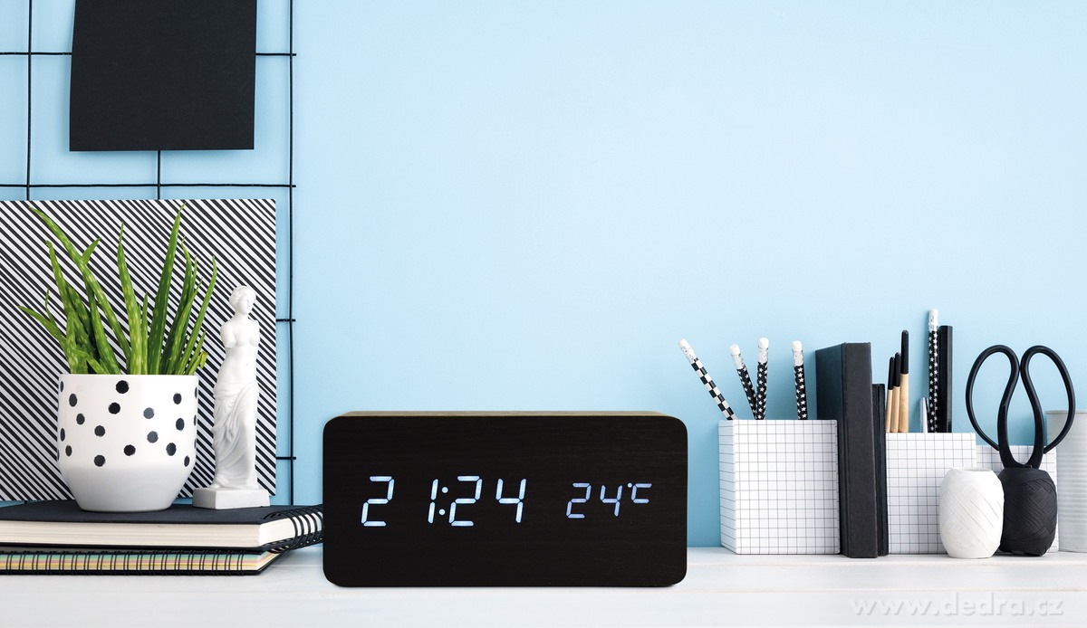 WOODOO CLOCK, Digitální LED dřevěné hodiny s budíkem, čas, datum, teplota, zvukové ovládání – náhled 4 | Grand Móda