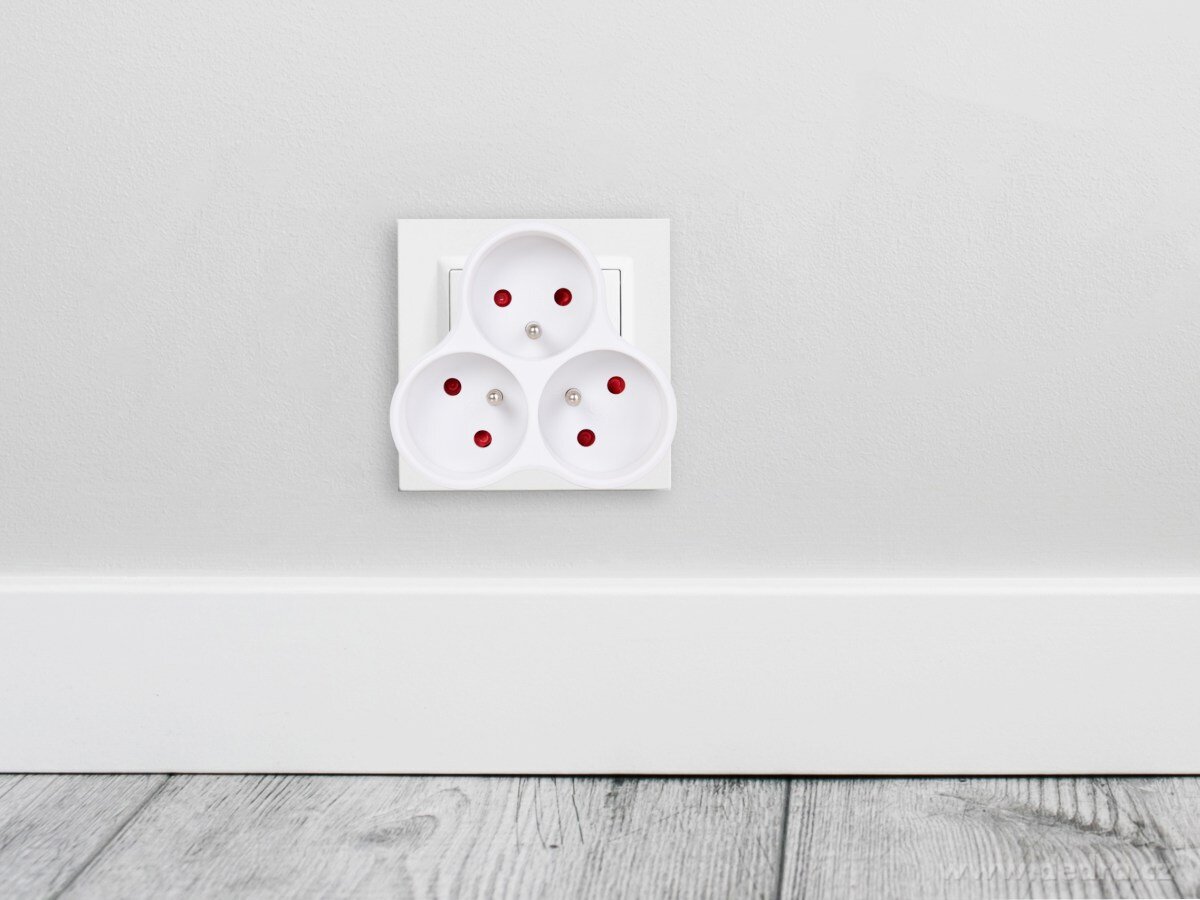 TRIANGLE, Rozbočovací zásuvka 3×16A s dětskou clonou – náhled 3 | Grand Móda